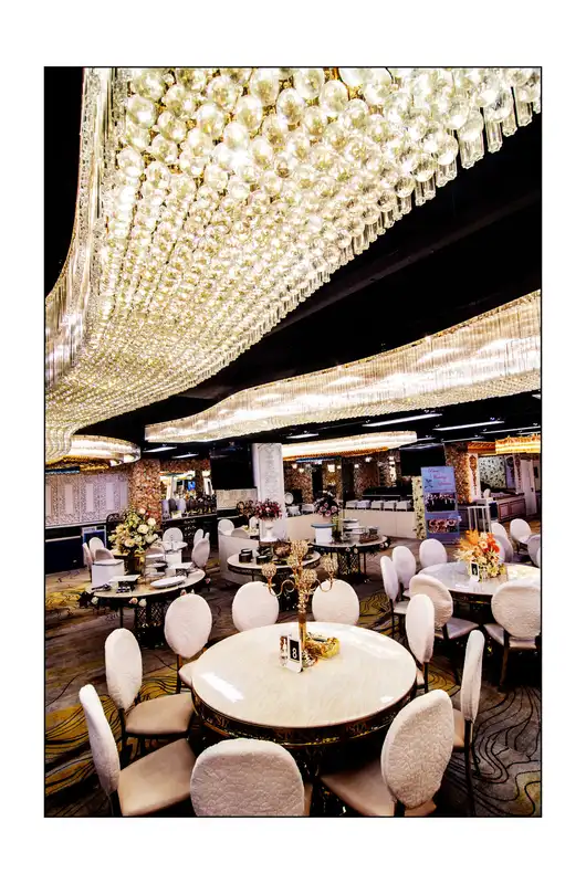 Bridal dais dressed in white and gold